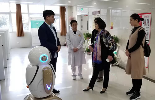 導(dǎo)醫(yī)機(jī)器人