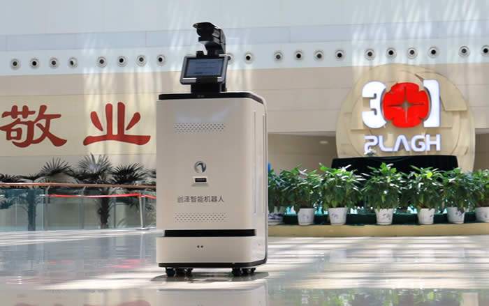 江西省消毒機(jī)器人在醫(yī)院執(zhí)行殺菌工作