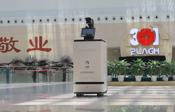 創(chuàng)澤醫(yī)用測溫消毒機(jī)器人應(yīng)用實(shí)景圖片