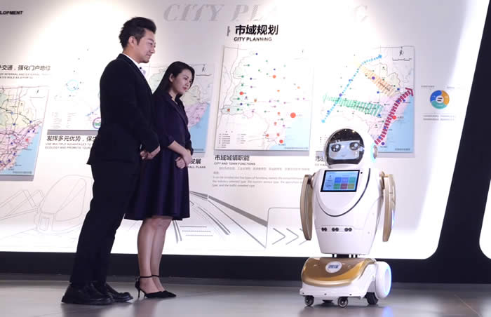 智能迎賓導覽機器人進行導覽